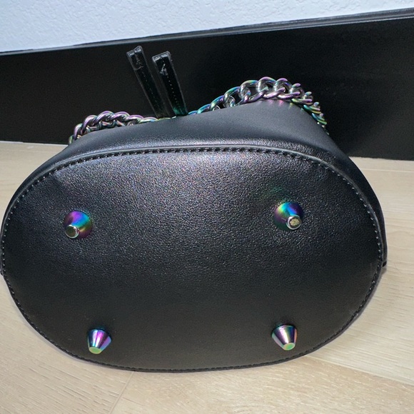 Forever 21 Black Bucket Bag, NWT - Picture 5 of 7